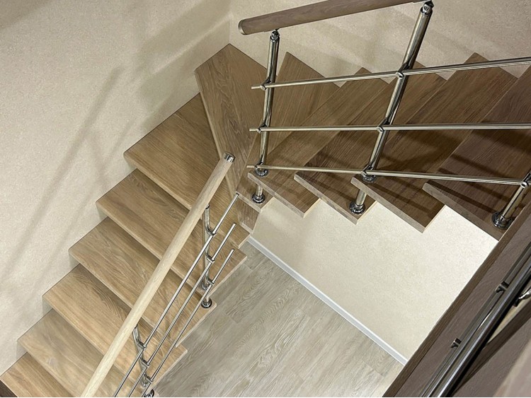 Лестница на монокосоуре Моно Лестница на монокосоуре Моно